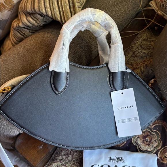 Authentic COACH 1941 Glovetanned leather zip top closure lip shape - Picture 4 of 16